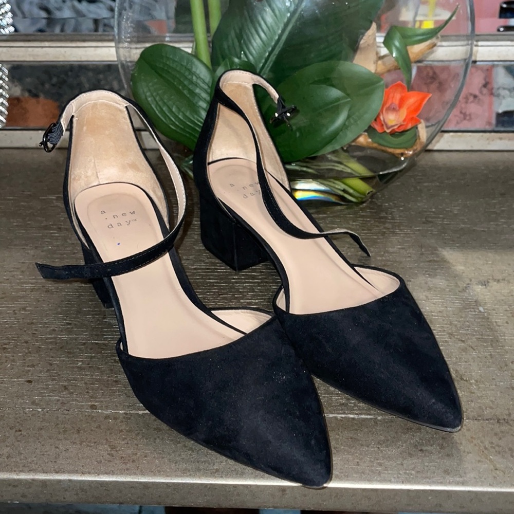Classy professional small heel
